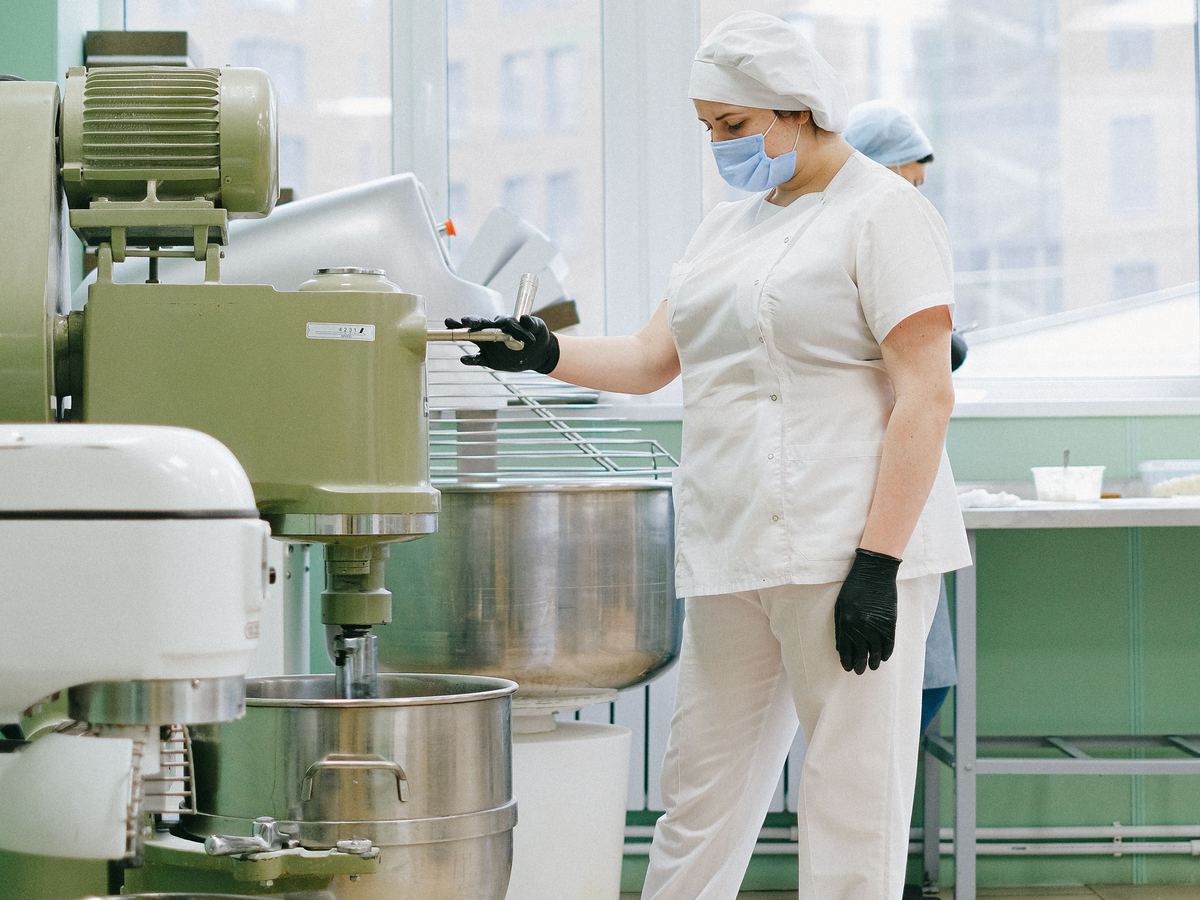 Laboratorio professionale con impastatrici